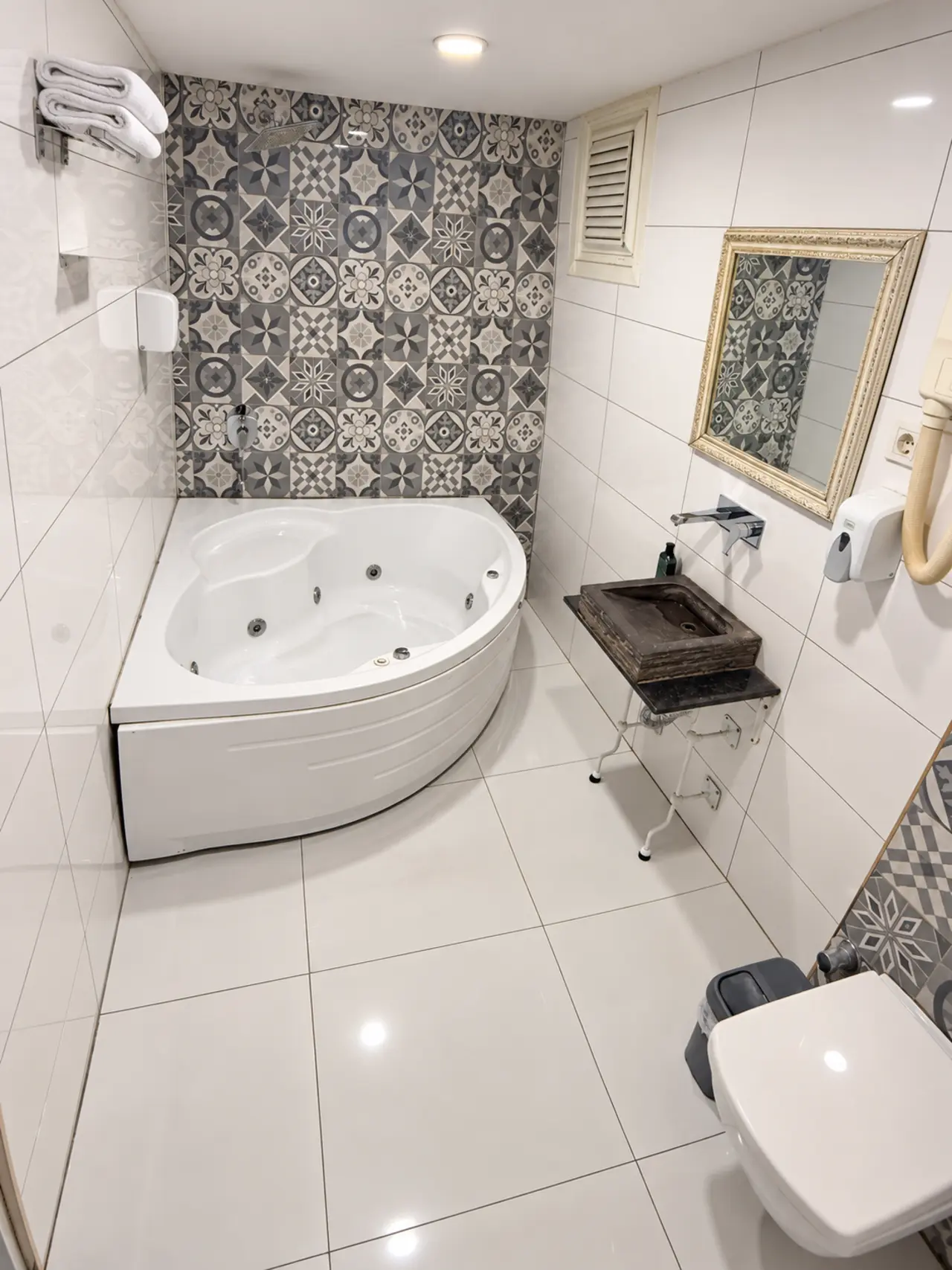 Bakırköy Otel — jakuzi ve banyo detayı